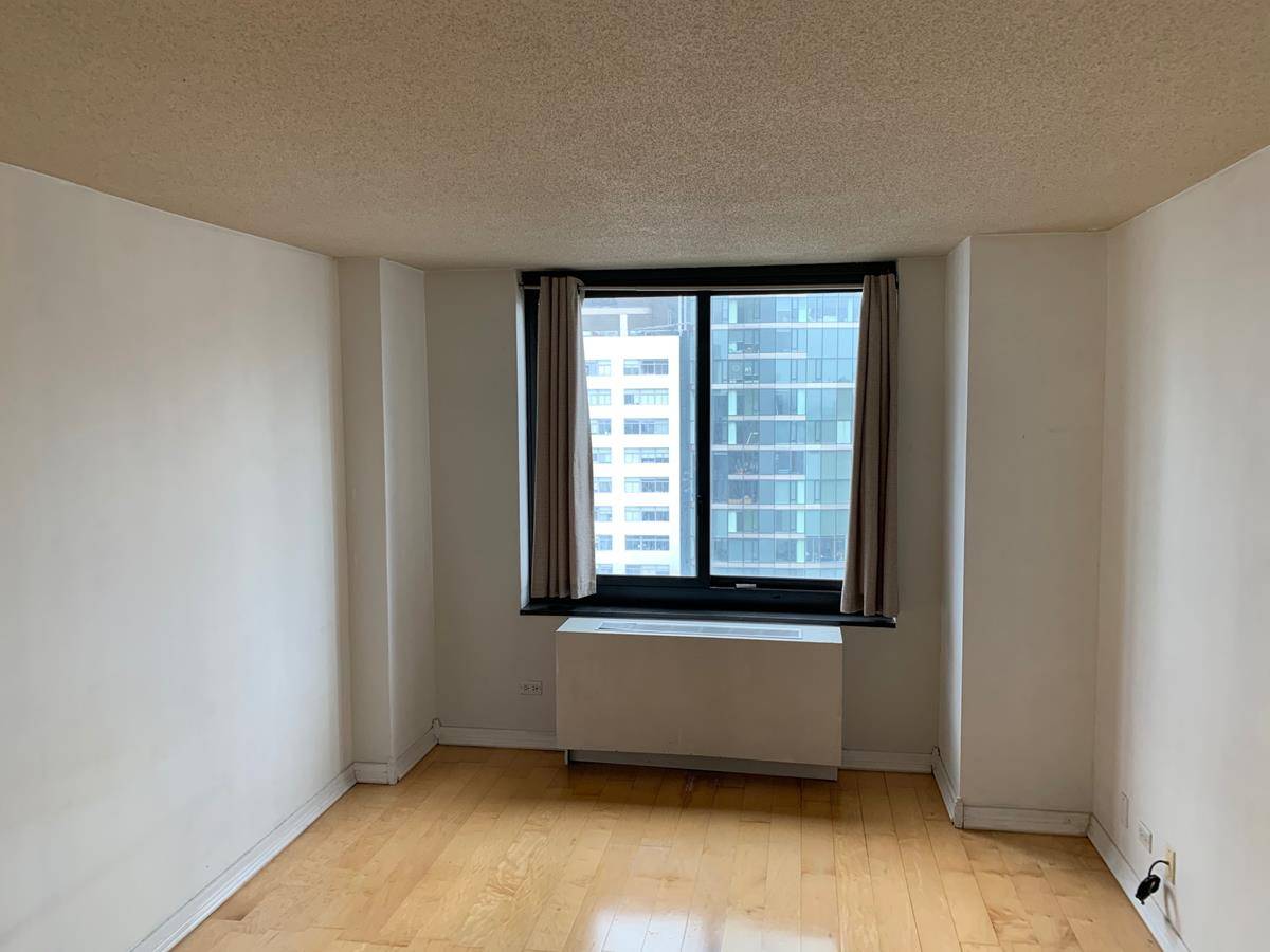 Spacious Sunny Newly constructed One Bedroom with big living room next to the Statue of Liberty and Hudson water in the heart of the Battery Park City.