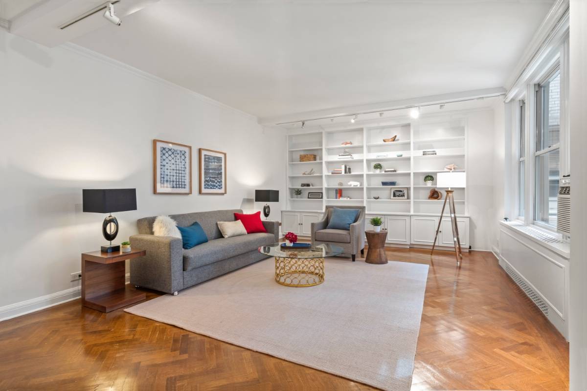 Embracing elegance, beauty, and serenity, this apartment is located in one of Park Avenue's most highly coveted, stately pre war coops.