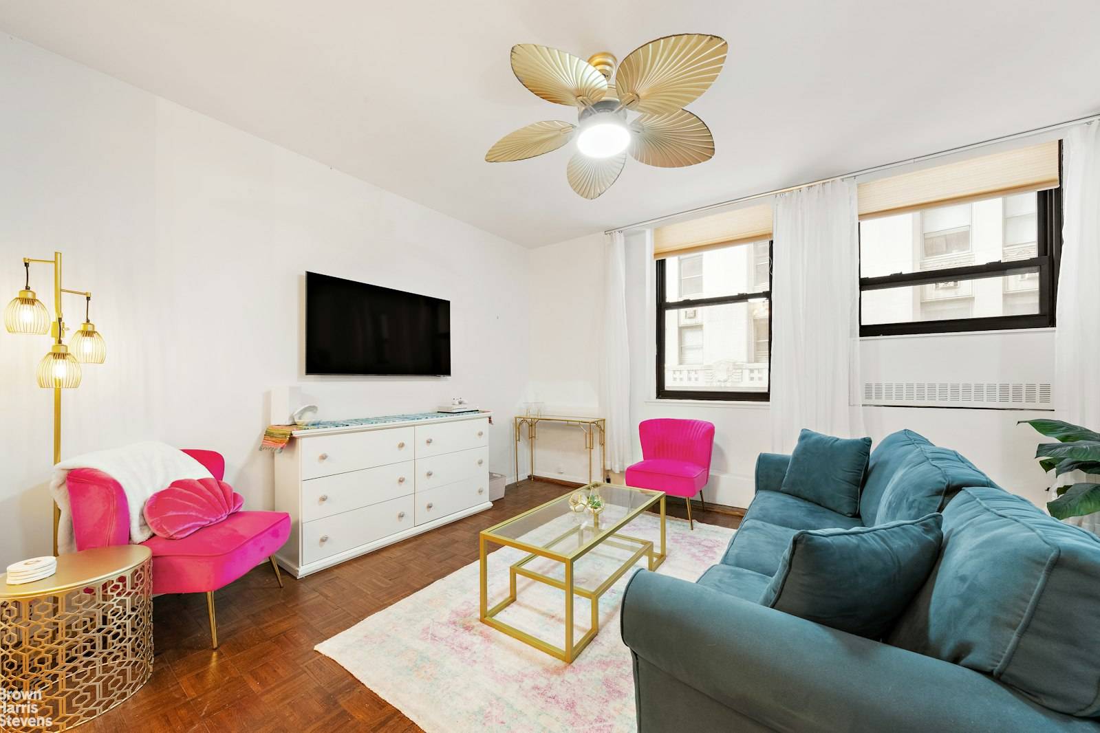 Welcome to this charming, pet friendly alcove studio apartment, easily convertible into to a one bedroom located on Hanover Square in the heart of New York City's Financial District.
