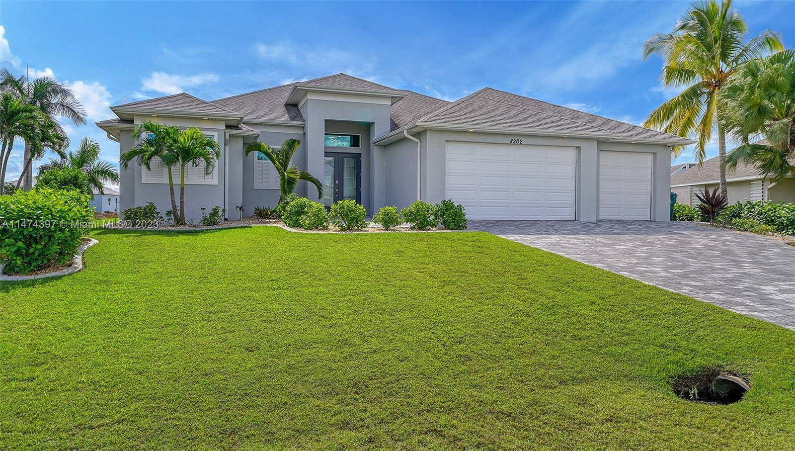 Welcome to your dream waterfront oasis in South Gulf Cove, Port Charlotte !