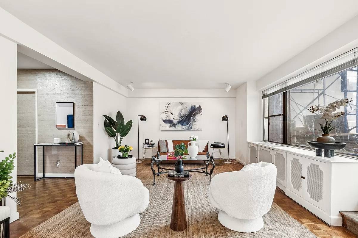 Experience unobstructed Central Park views and an elegant terrace lifestyle in this sun splashed corner co op in prime Carnegie Hill between 5th and Madison Avenues.