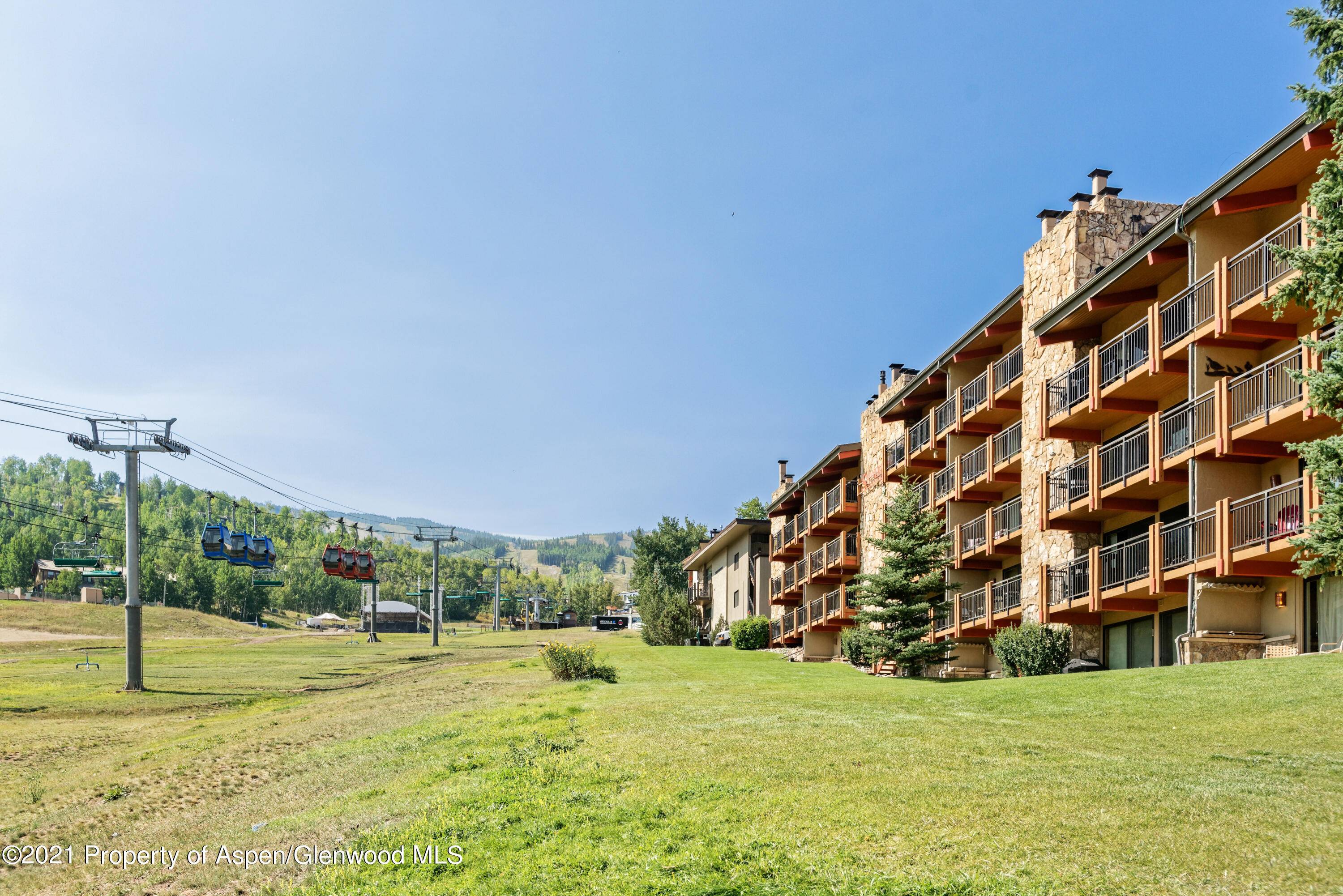 Located only steps from the Snowmass ski resort, this condo is conveniently located so you can enjoy all of your favorite outdoor adventures right out your door.