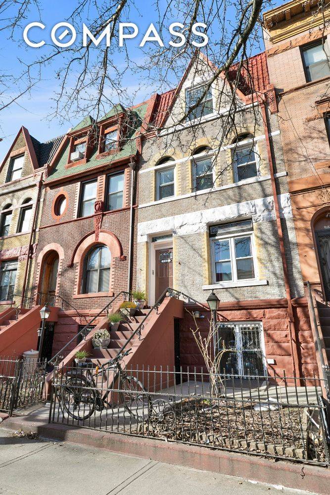 Ideally located in the heart of the Crown Heights Historic District on The Greenest Block in Brooklyn as voted by the Brooklyn Botanical Gardens, is 843 Lincoln Place.