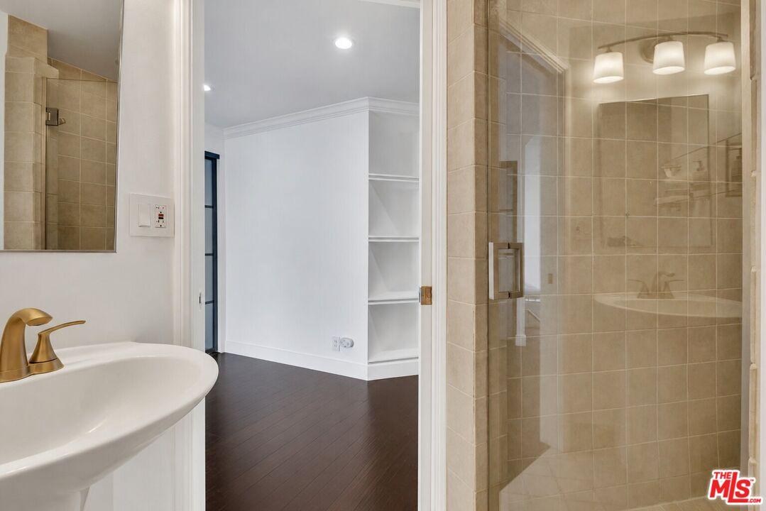 Full Bathroom #2