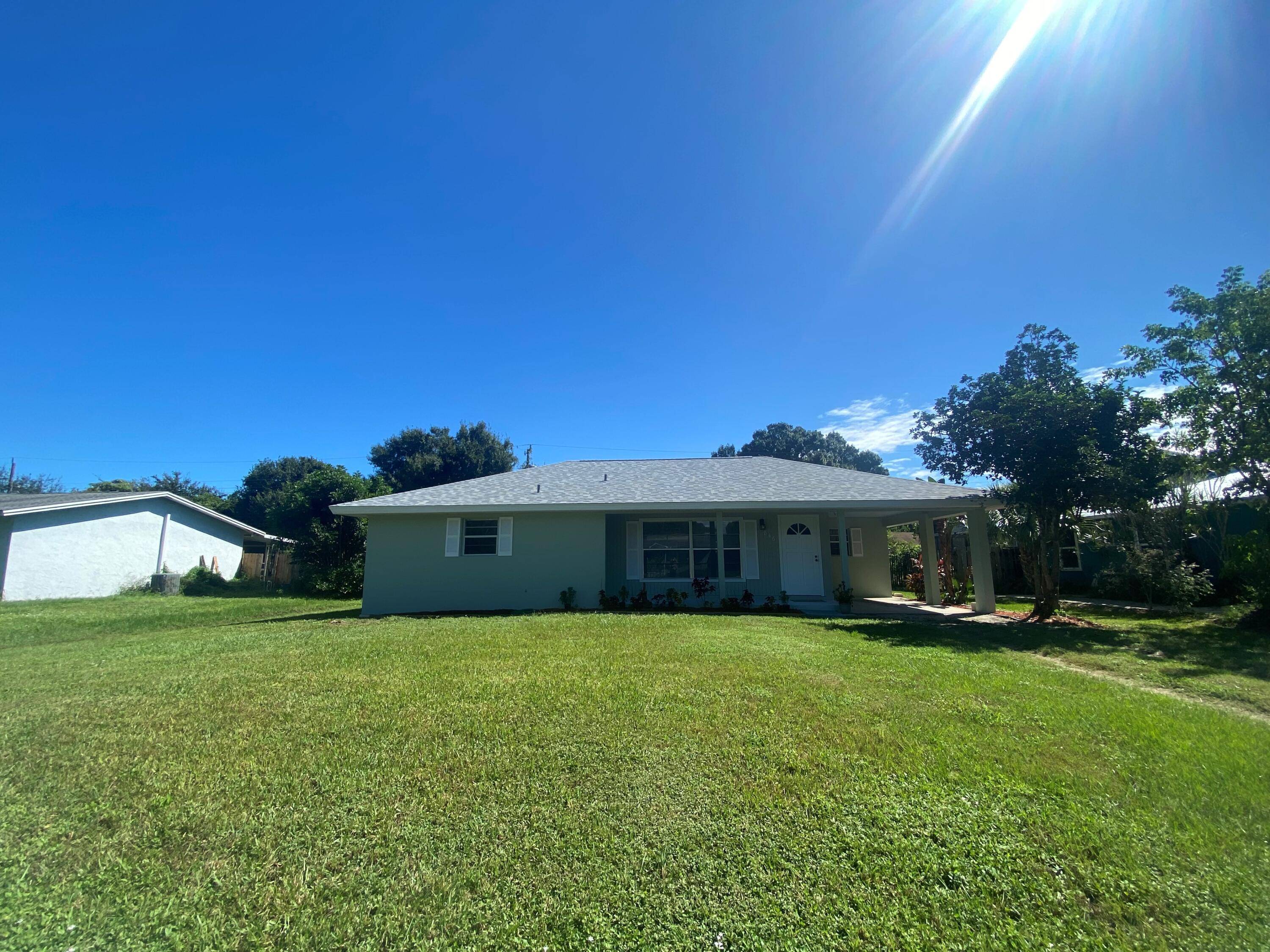 This two bedroom, two bathroom single family home is conveniently located in the heart of Vero Beach, on a quiet road with no thru traffic.