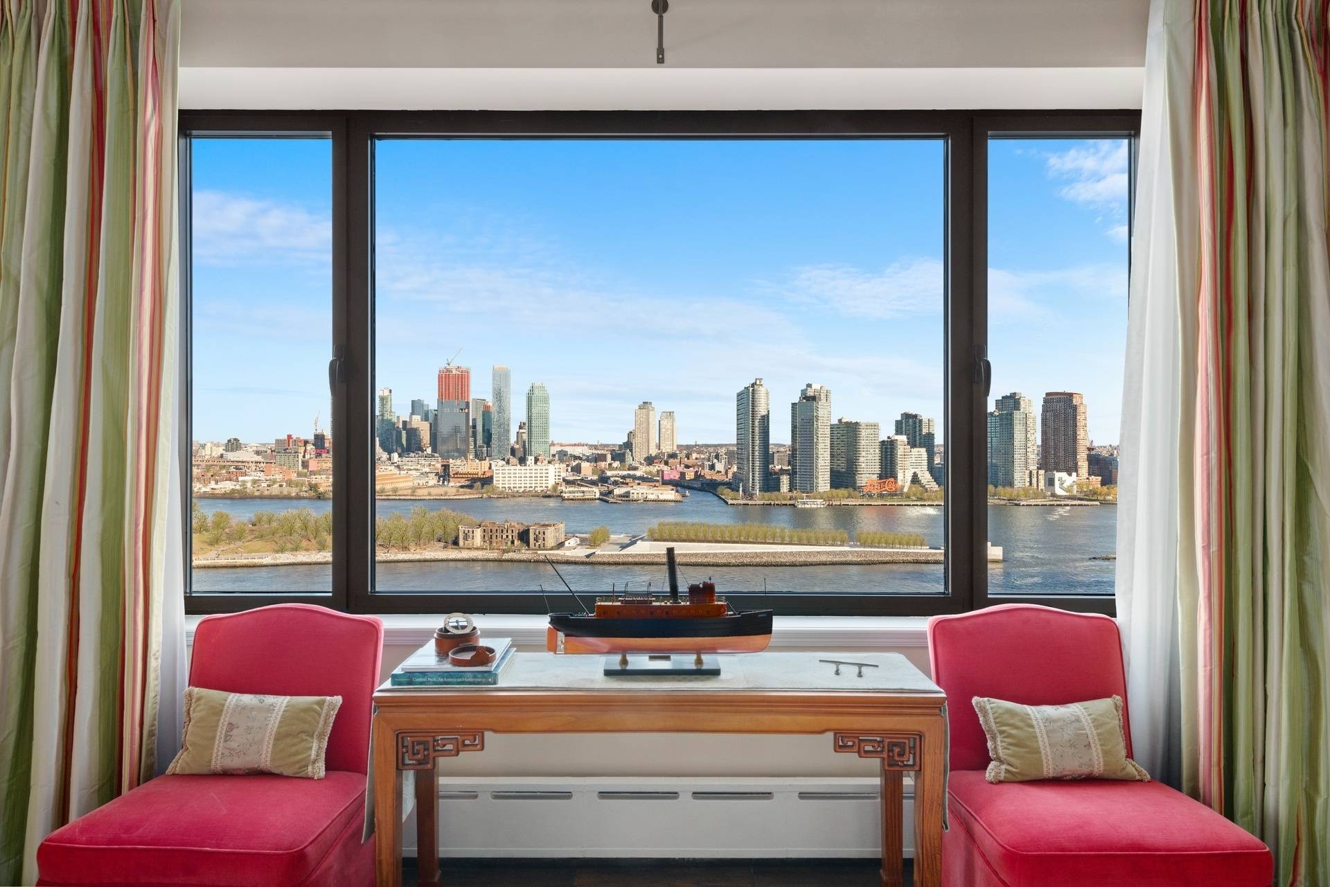 Mesmerizing East River views coupled with a sprawling layout and beautiful renovation while perched on the top floor of iconic One Beekman Place make residence 15C a simply stunning home.