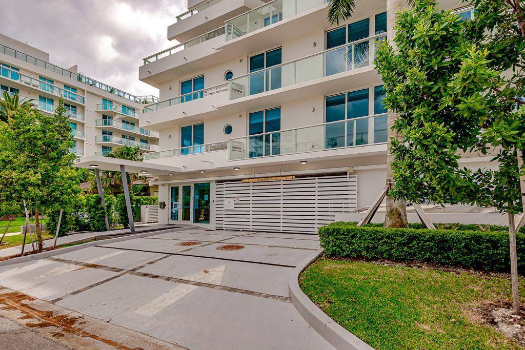 Beautiful luxurious boutique style condo completely furnished, in the sought after Bay Harbor walking distance from all the great shops and restaurants.