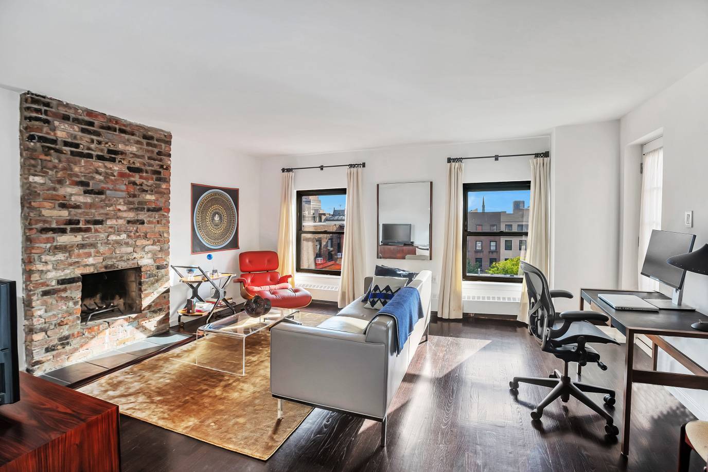 Come home to this prime historic Brooklyn Heights one bedroom, one bath home and enjoy sunny open south facing expansive views of the neighborhood from your own private balcony.