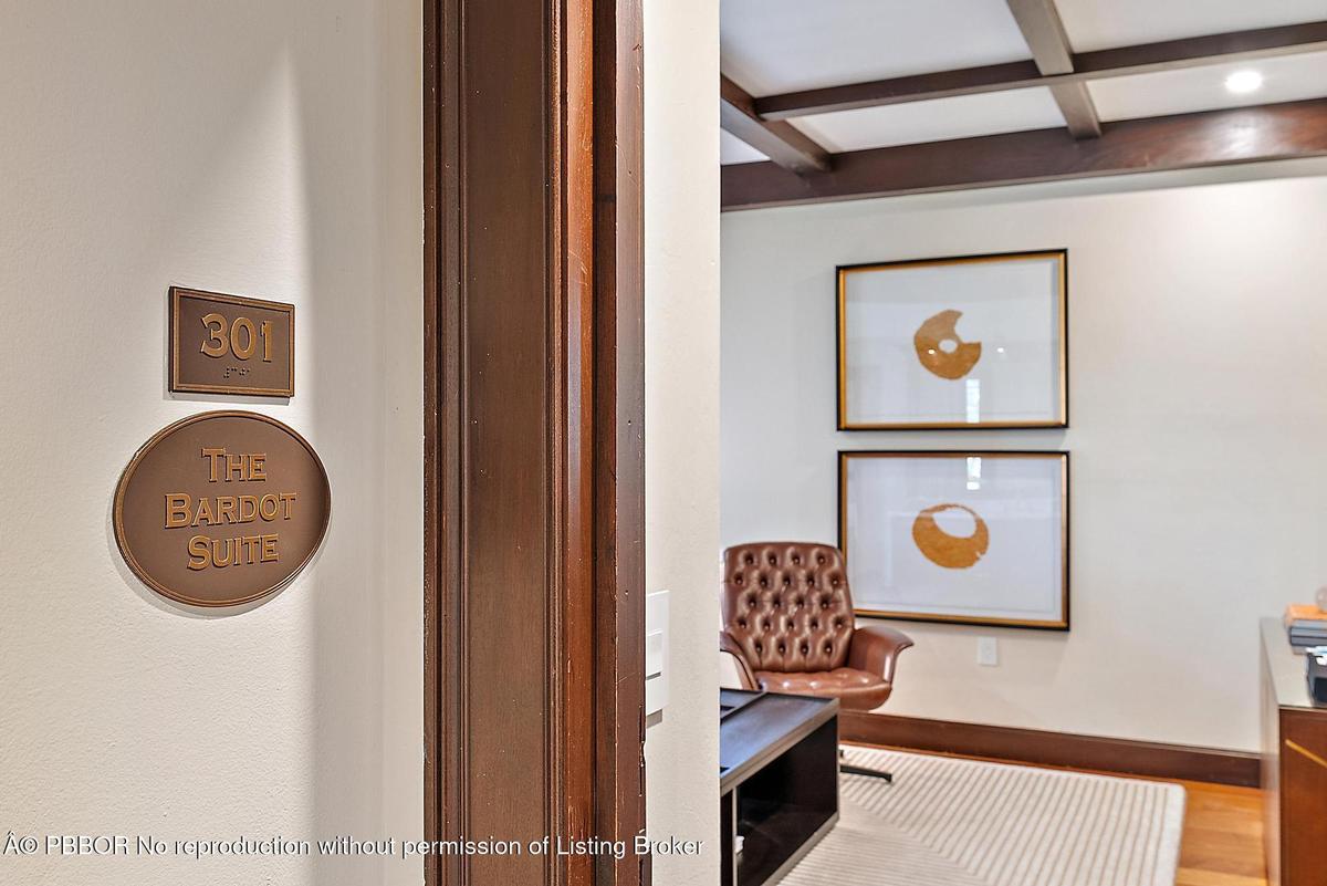 Suite 301 - Bardot Suite