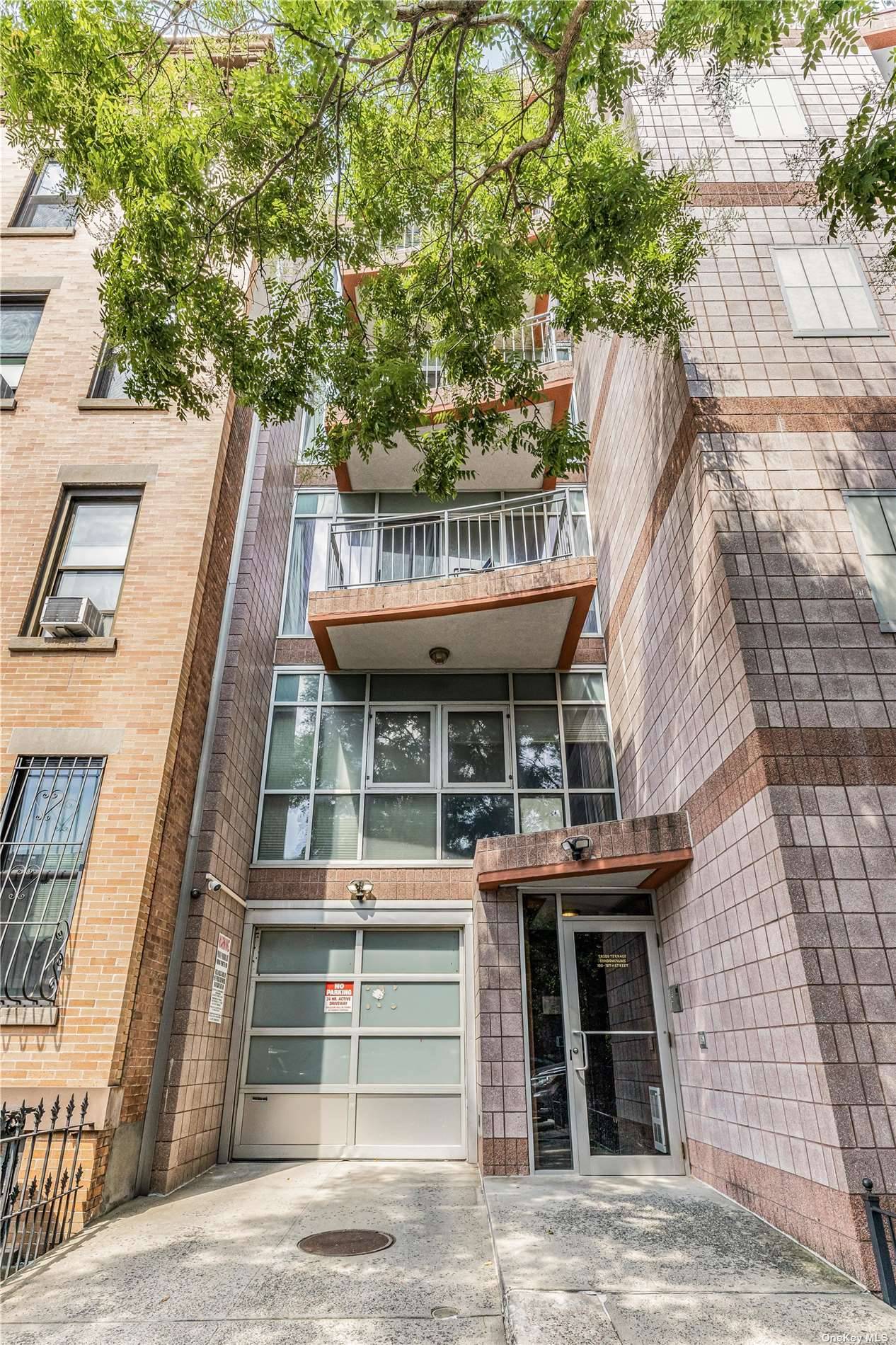 Welcome to the 15th St Penthouse in the heart of Park Slope !
