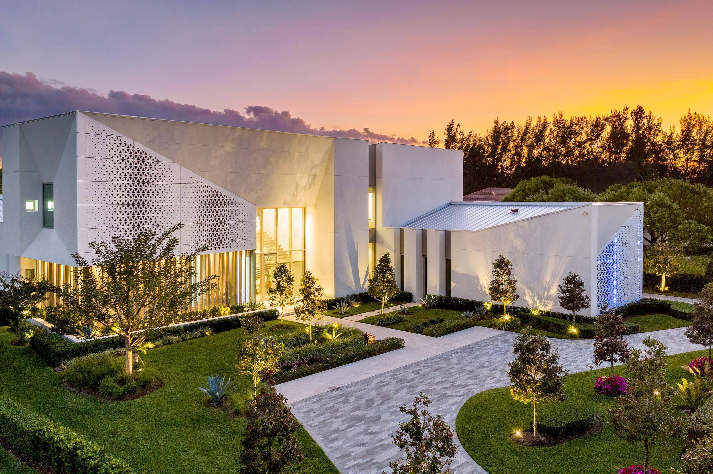 Welcome to this one of a kind modern sanctuary in the heart of Palm Beach Gardens !