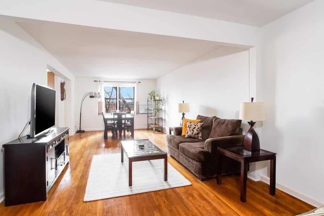 If space and tranquility are what you're looking for, this 2 bed, 2 bath condominium in the heart of Riverdale could be the one for you.