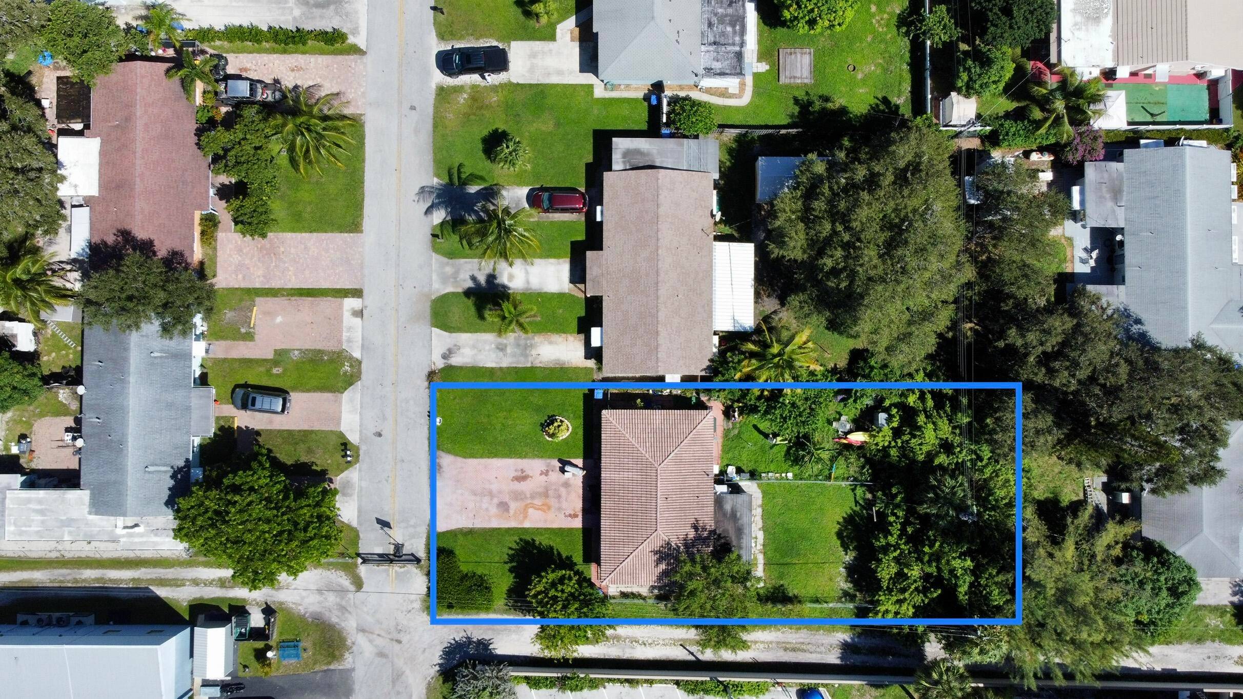 DUPLEX in Nice East area of Lantana Beach, with split yard great location to live on one side and rent the other or full income property.