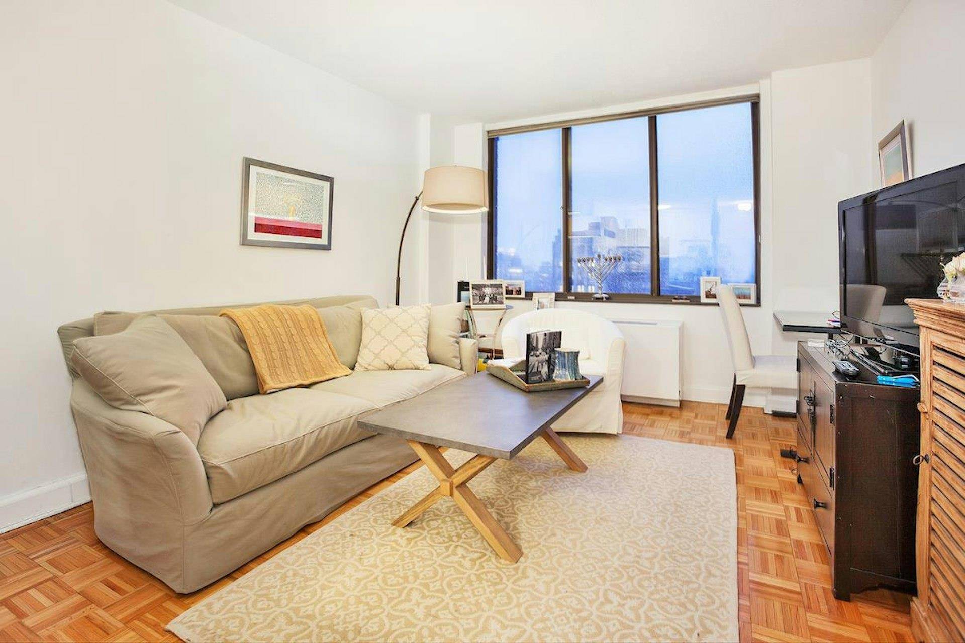 Make your new home in the amazing Flat Iron location next to Madison Square Park, the iconic Flatiron building and Fifth Avenue shopping !