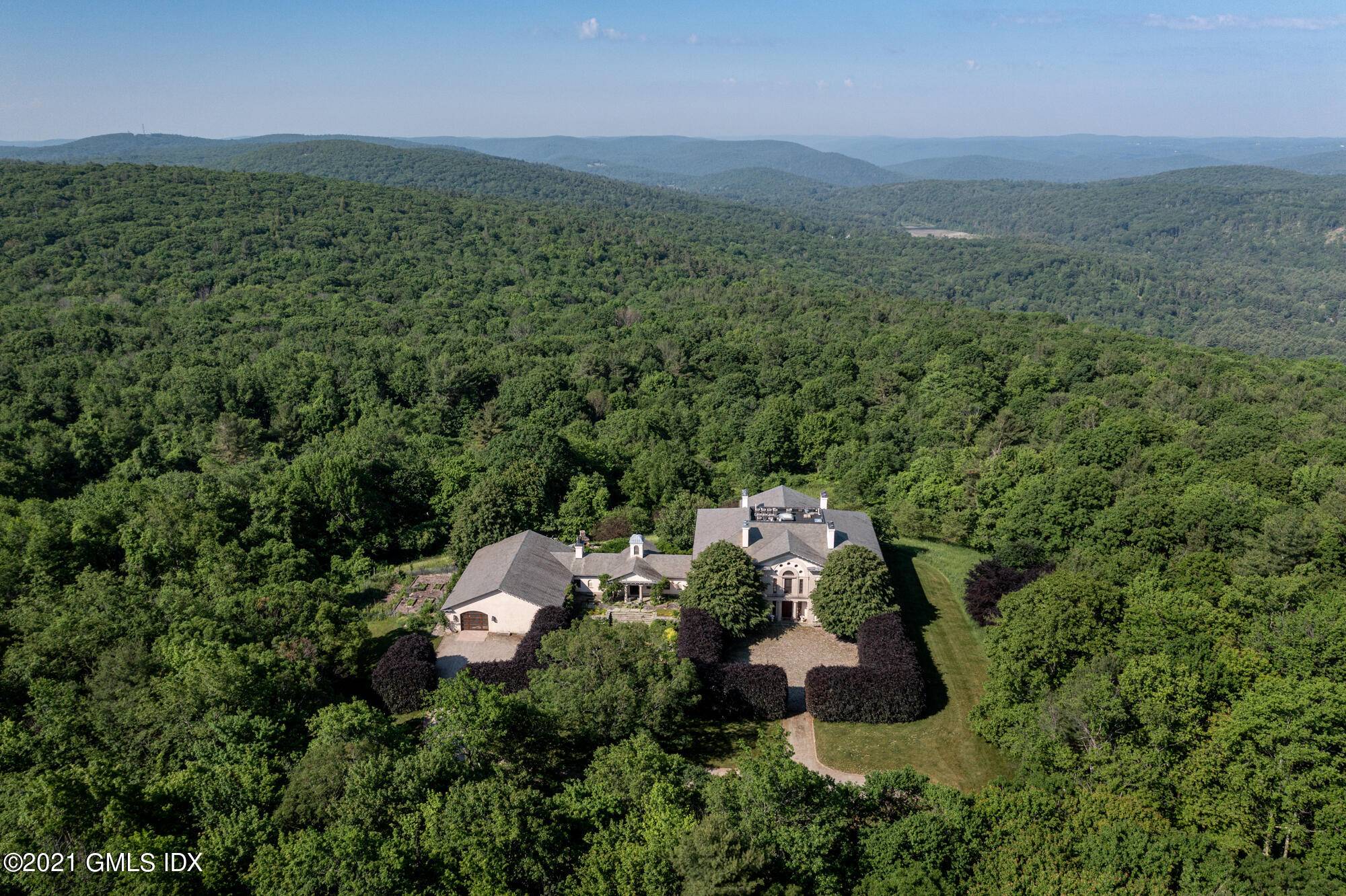 Villa Catarina A grand Tuscan style estate spectacularly situated on 550 acres in the heart of Litchfield County offers unparalleled privacy and security as well as magnificent tri state views ...