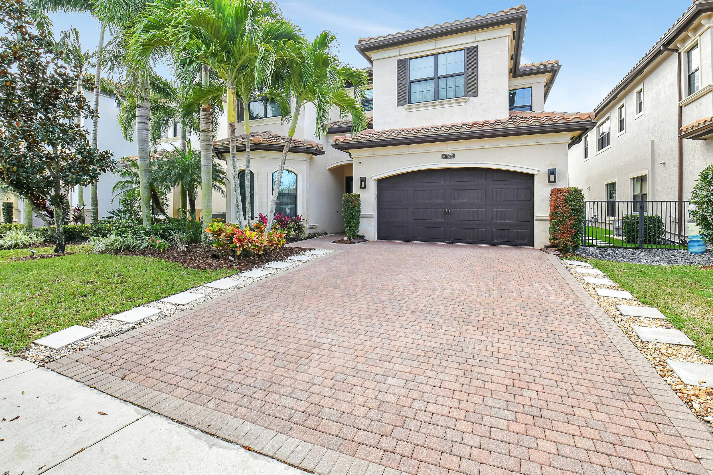 Welcome to luxurious living at its best in Delray Beach, Florida's coveted Bridges community !