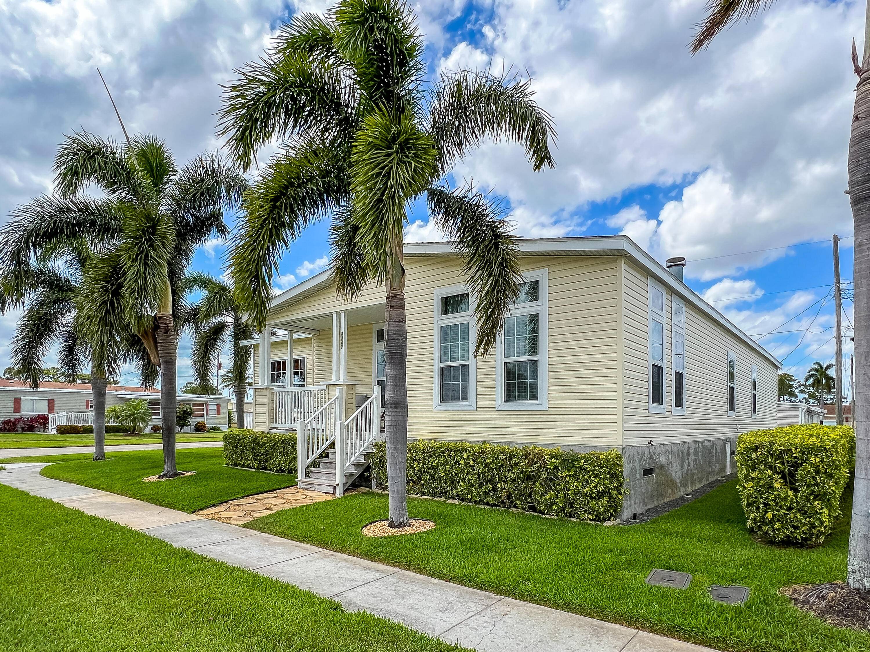 Beautiful and luxurious manufactured home in the heart of Boynton Beach.