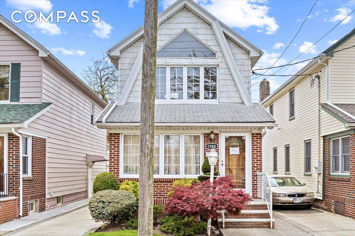 Located in prime Marine Park Madison this detached three bedroom has just hit the market for the first time in decades.