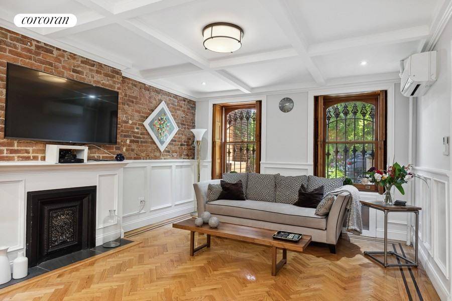 A Townhouse Revival with Modern Treats If you're looking for a home that will continually deliver luxurious warmth for a month or a season, 37 Clifton Place 1 is destination ...
