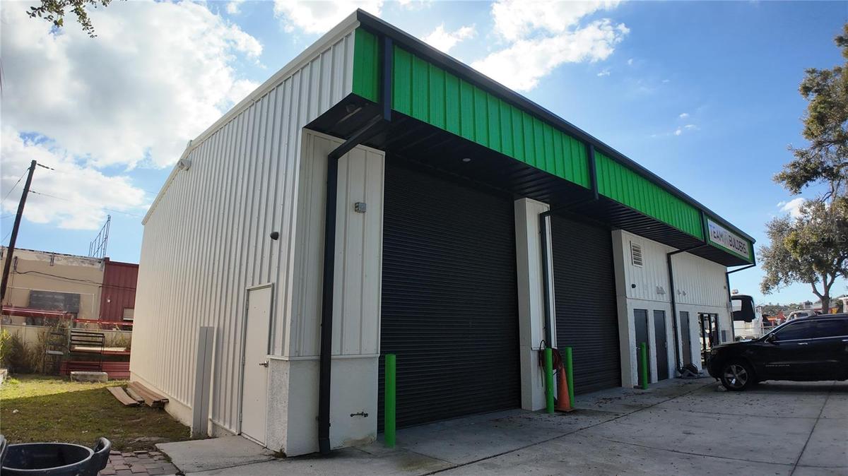 Building - Left unit is leaseable space