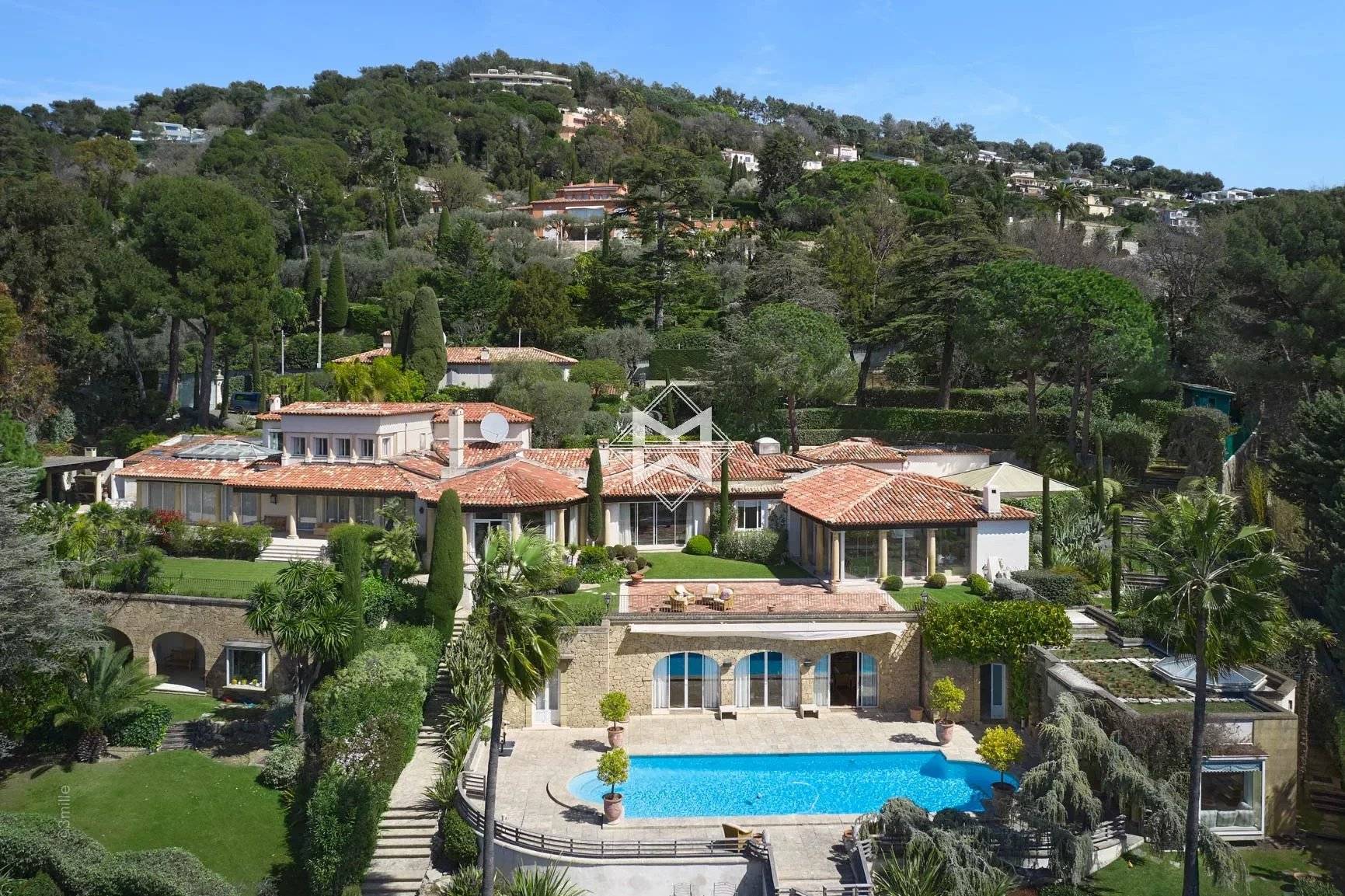 CANNES CALIFORNIA - Sumptuous property with panoramic sea view