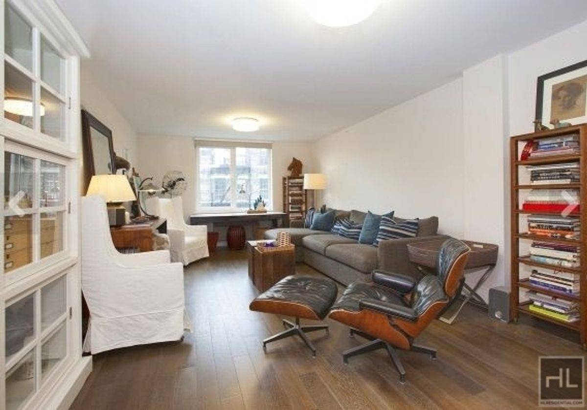 This rent stabilized 1 bedroom 1 bathroom apartment has 714 sqft of total interior space !