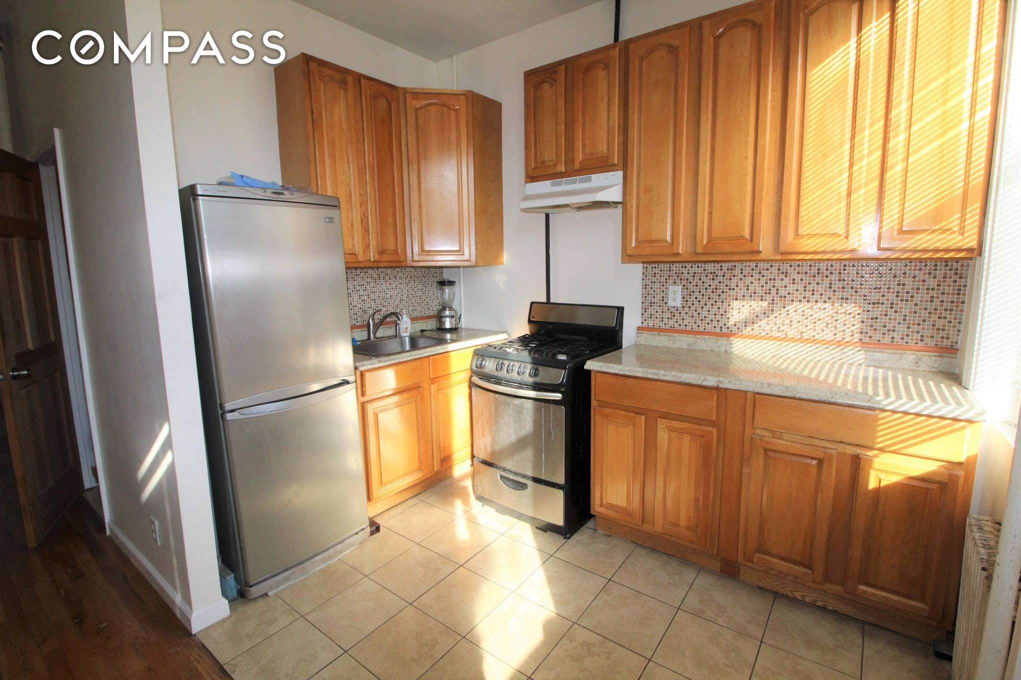 Located in one of the hippest parts of Brooklyn, this cozy two bedroom is perfect for someone looking for a fast and easy commute to the city.
