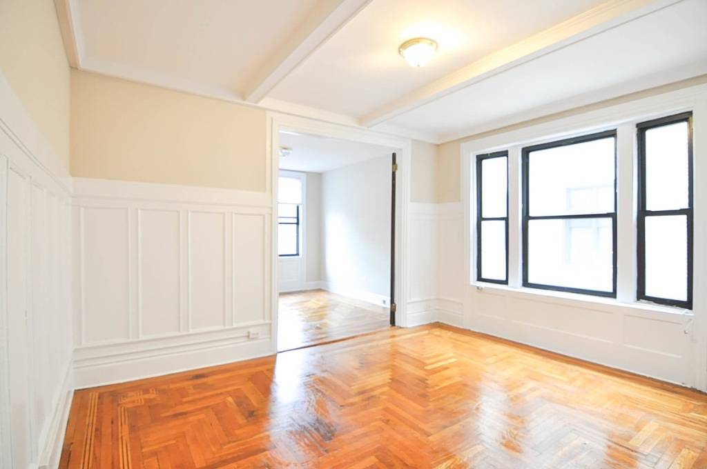 Spacious and sunny true 2 bedroom apartment in a beautiful elevator laundry building.