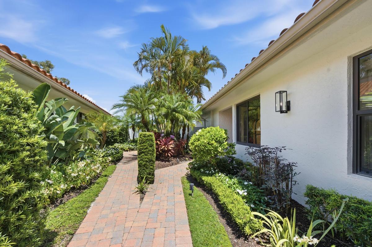 Private entrance and landscaped front yard in Wellington FL pool home for rent