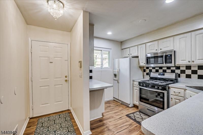 Kitchen / Foyer