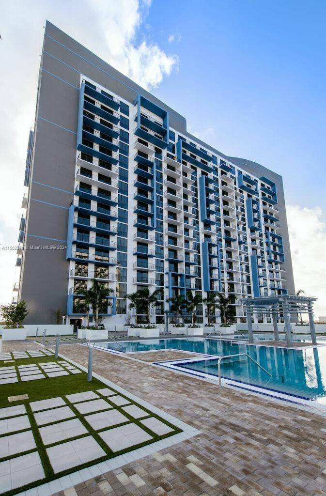 Beautiful fully furnished like new Studio in the only Condominium building currently approved for Short term rentals in the area of DOWNTOWN DORAL with minimum 3 days or more daily ...