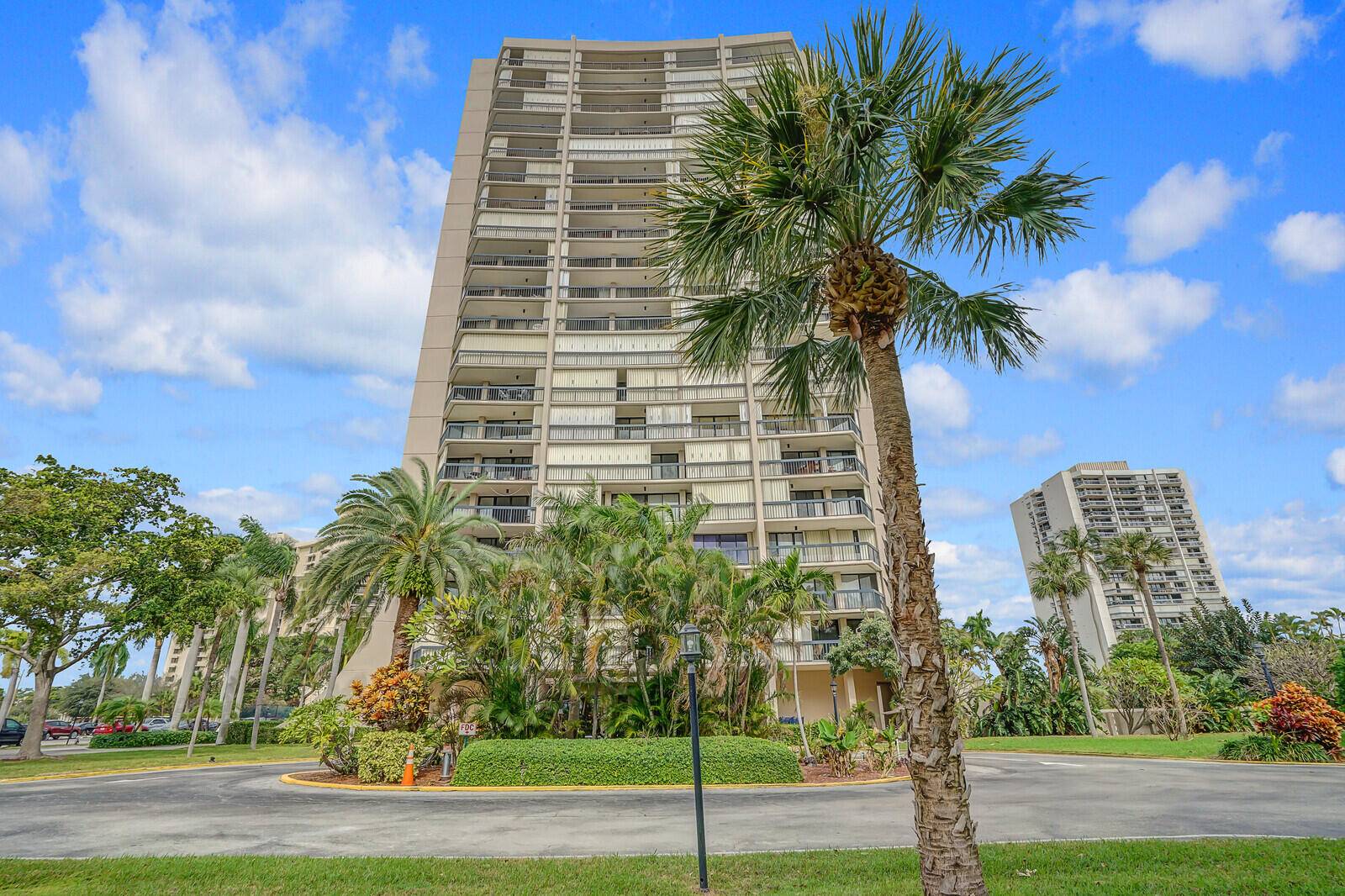 Jefferson Tower unit 203 is a spacious 2 bed 2 bath residence located on the second floor.