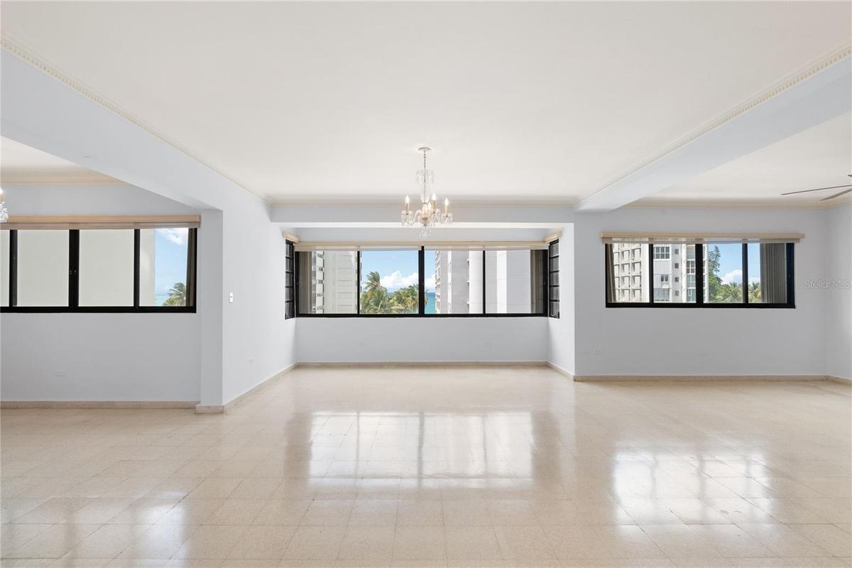 Kings Terrace 5E | Living Room