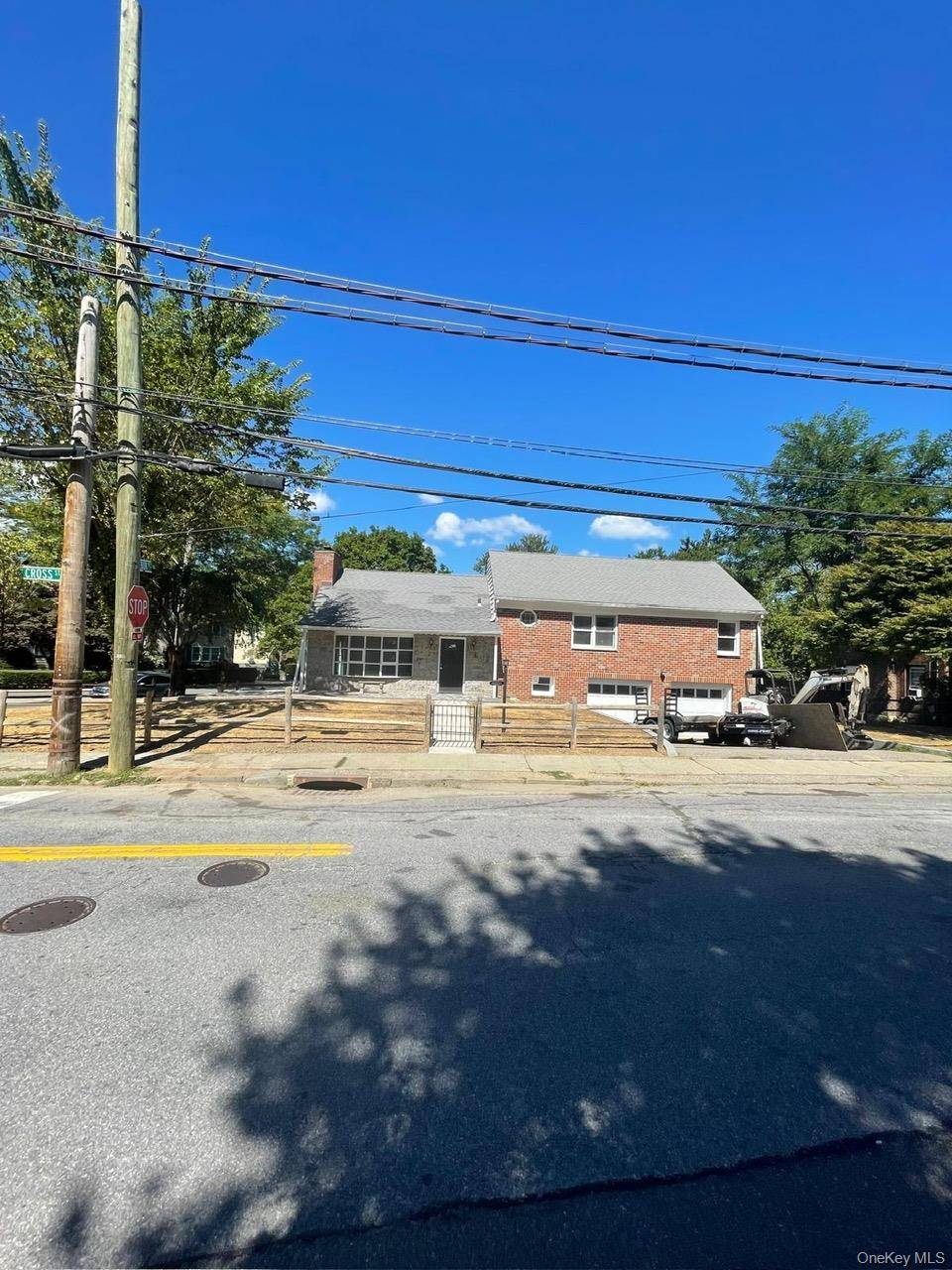 416 Bronxville Rd, Bronxville, NY 10708 Newly Renovated Move in ready, 3 Spacious Bedrooms, 2 Modern Bathrooms Brand new kitchen with stainless steel appliances amp ; quartz countertops Bright open ...