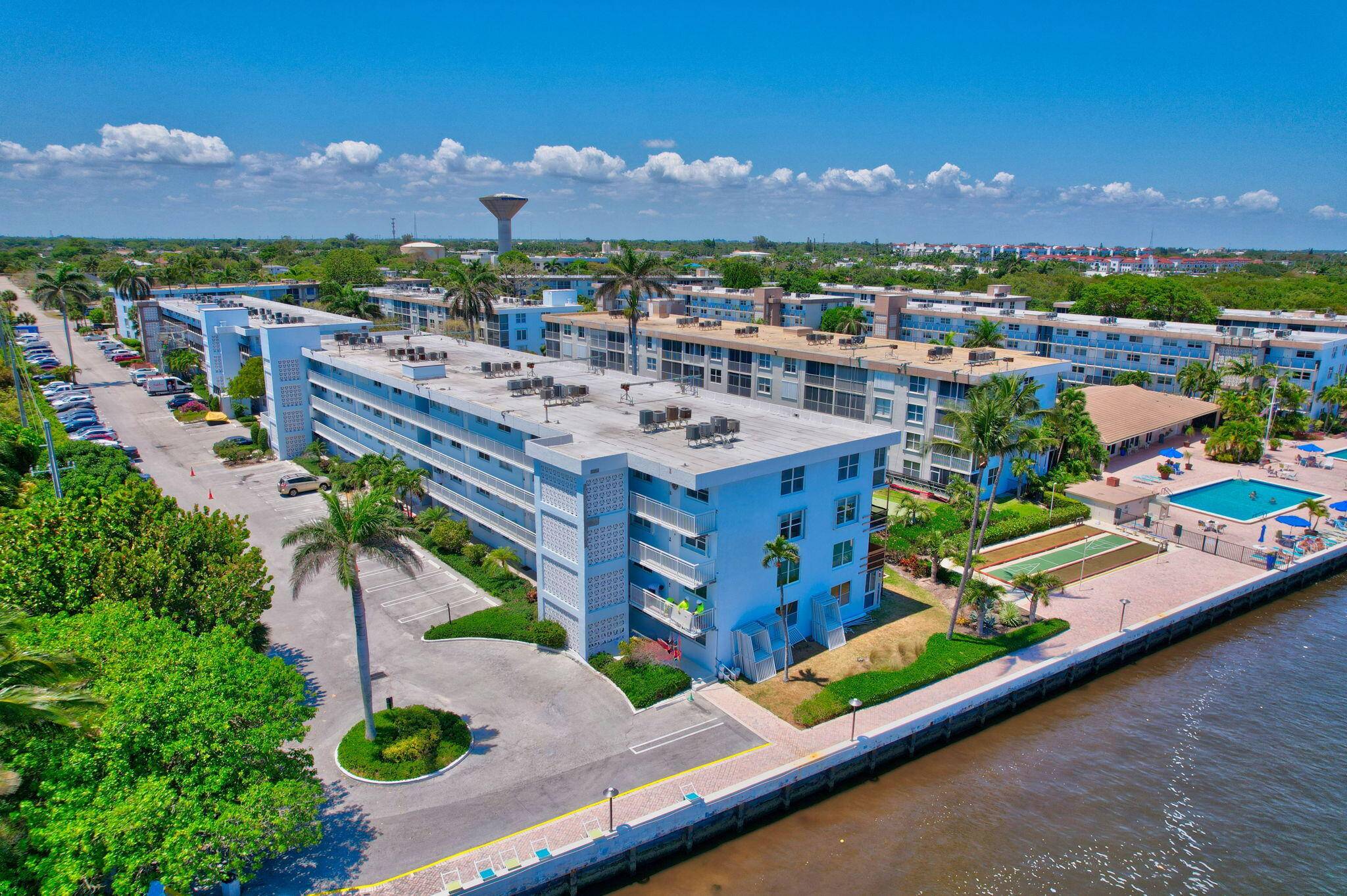Tremendous opportunity with this 1 bedroom 1 bathroom residence with intracoastal views from the primary suite as well as the balcony.