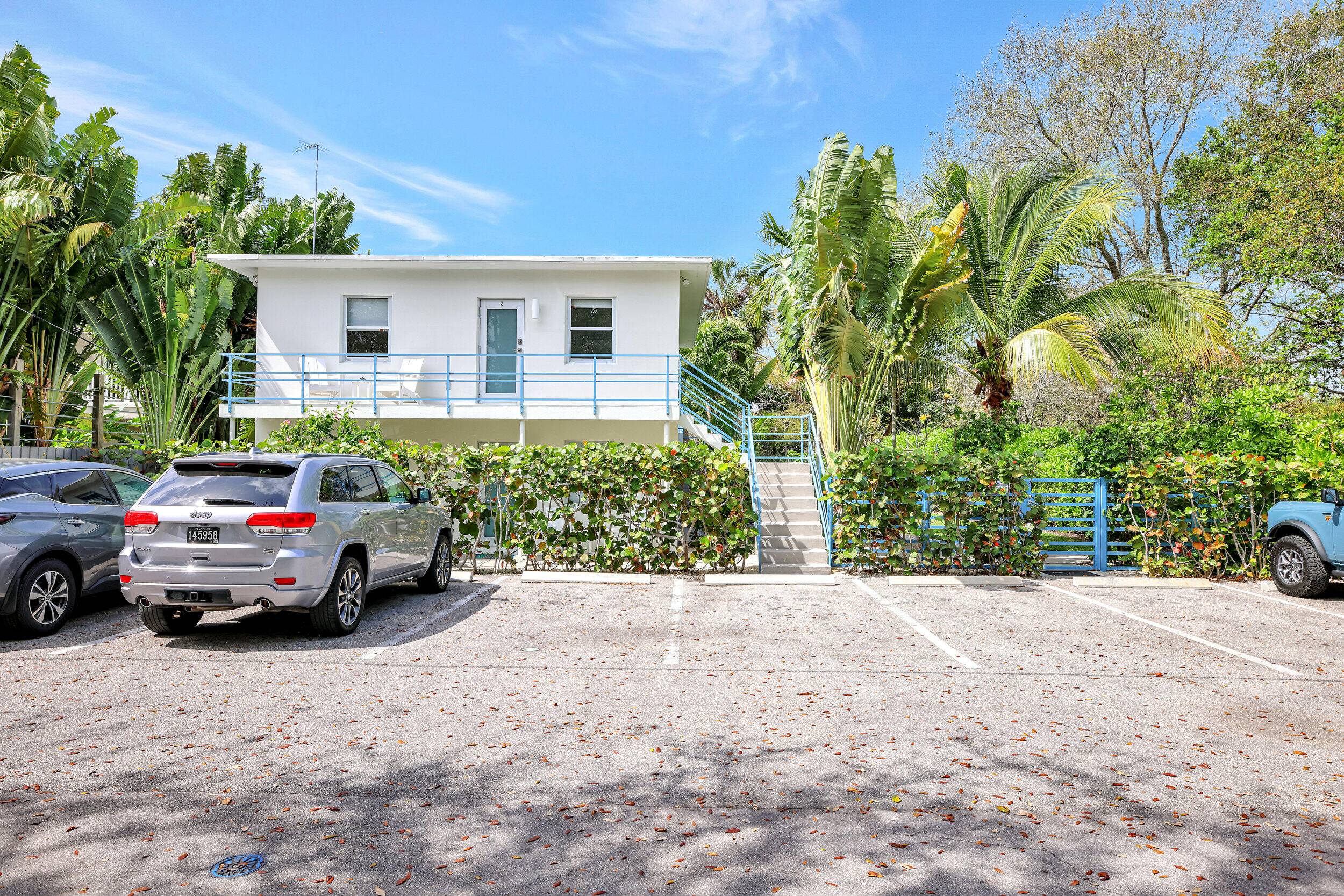 Discover a captivating Parkside Retreat a meticulously renovated Mid Century Fourplex, nestled within an expansive tropical oasis.