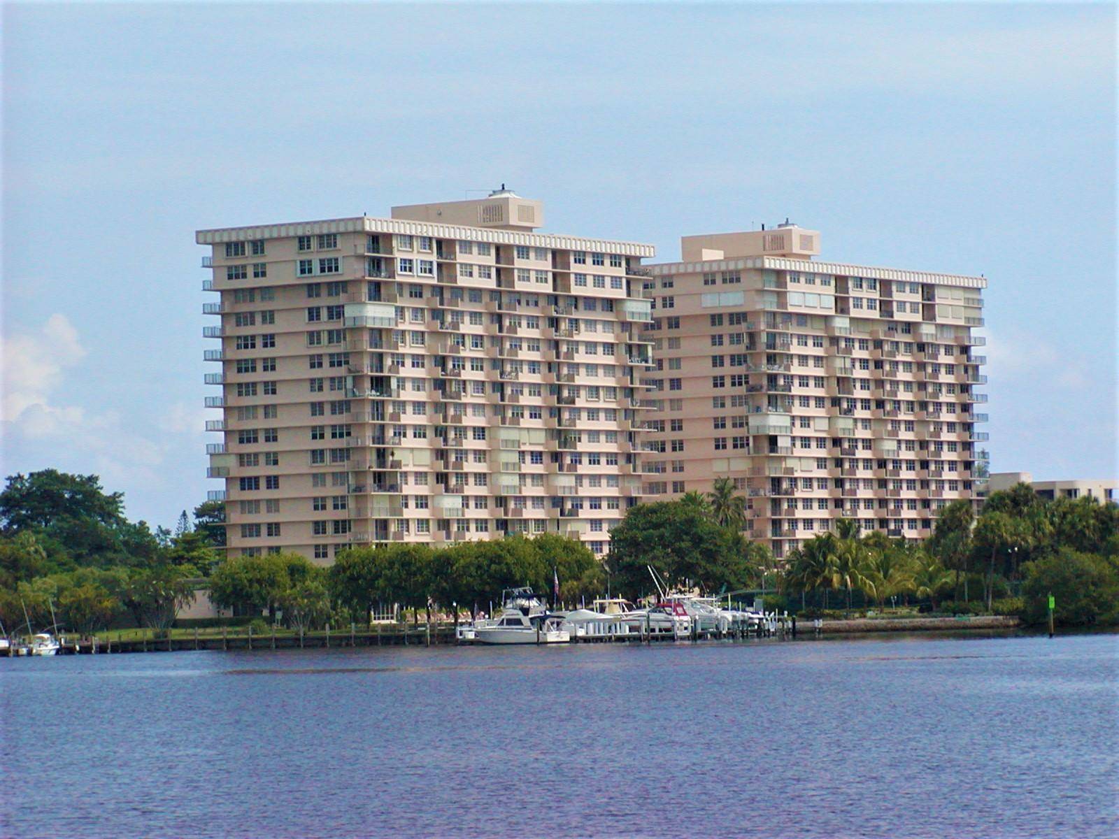 Enjoy fantastic panoramic views from the ocean to the intracoastal from this high floor unit with southern exposure.