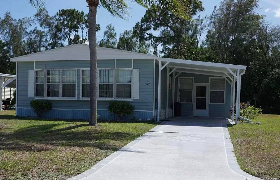 Beautiful cul de sac location with fully enclosed, 23x13 Sunroom for true Florida living.