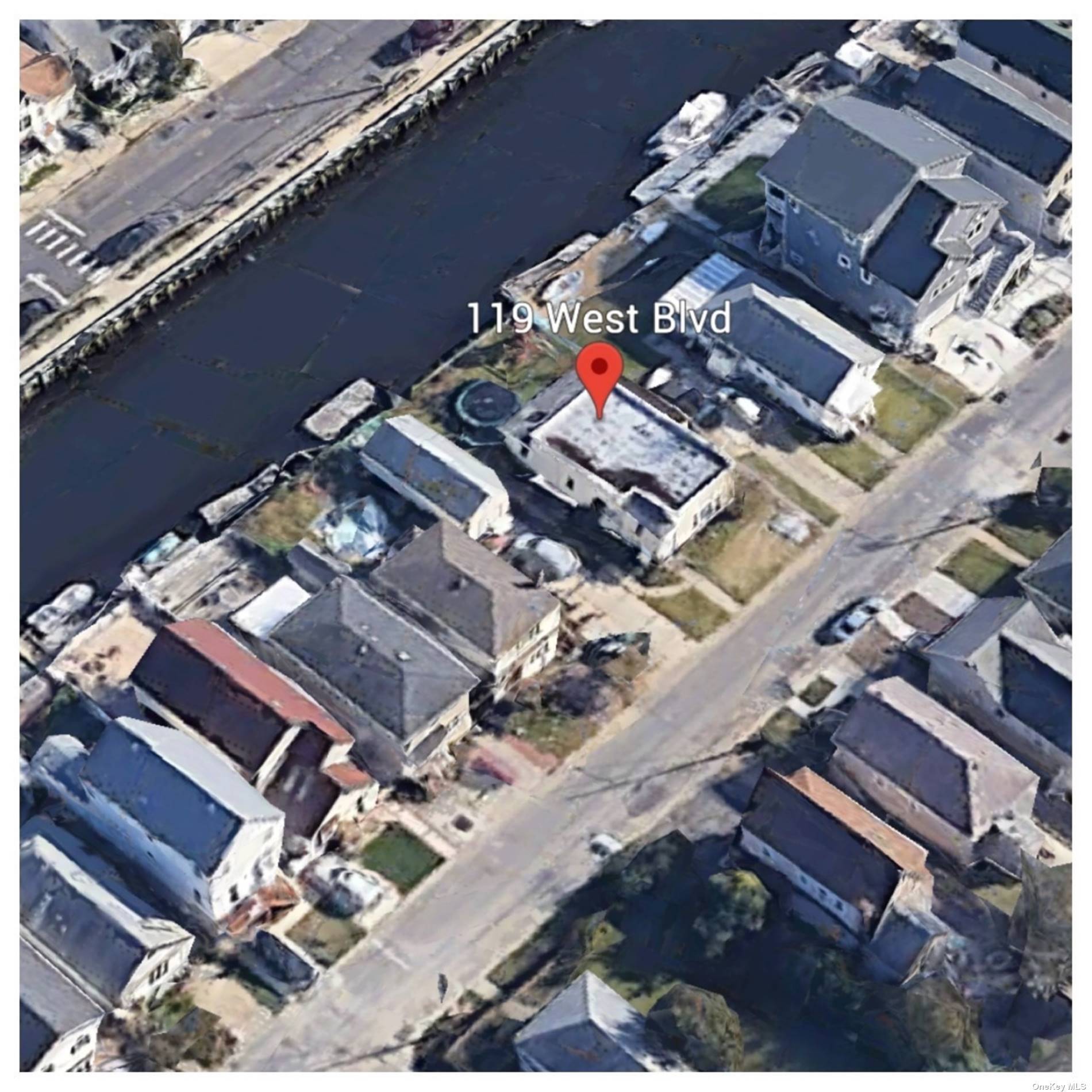 Looking for an amazing opportunity to own a waterfront property in the picturesque Bay Park of East Rockaway ?