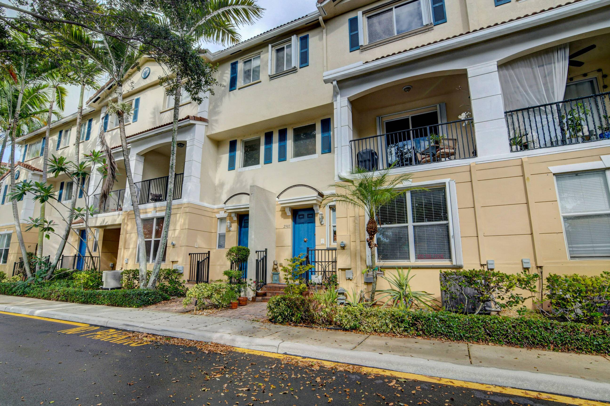 Find more to love in this lakeview townhome located in the desirable Parkside Square community located just minutes from the oceanfront.