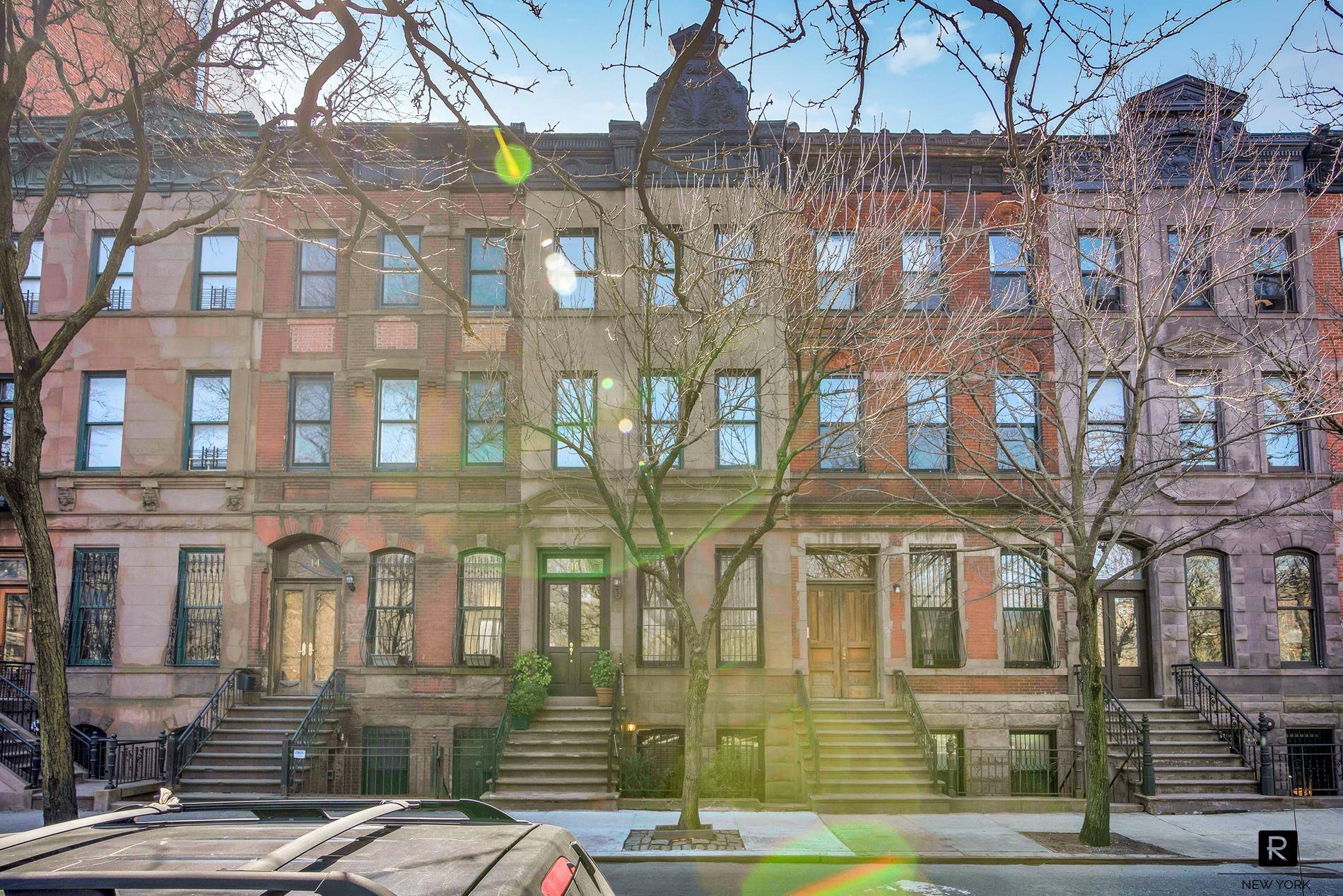 HISTORIC MOUNT MORRIS PARK BROWNSTONE Don't miss this opportunity to own a special three family three unit brownstone in one of Harlems prominent locations.