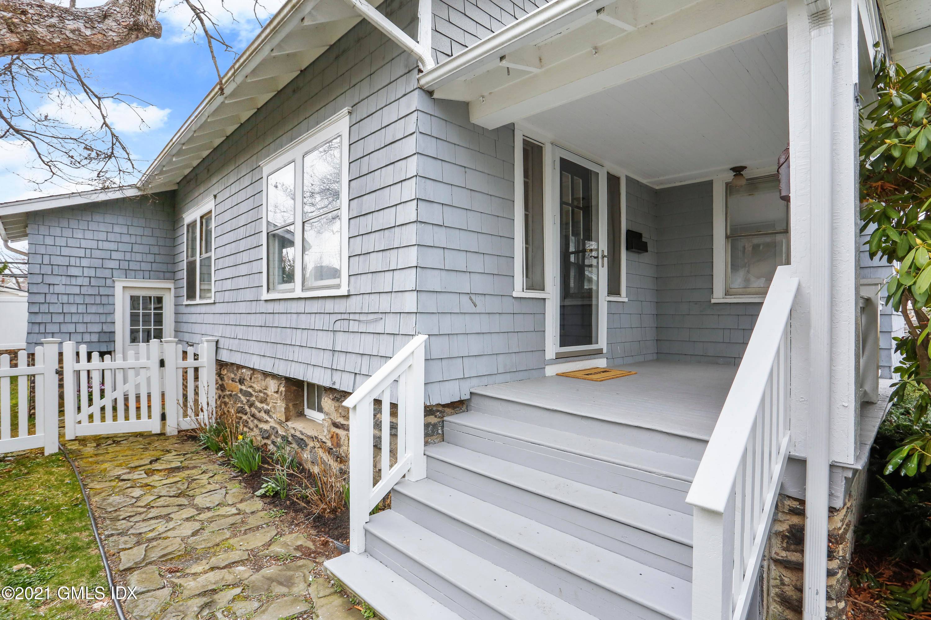 Beautiful 3 Bedroom home in the heart of Cos Cob.