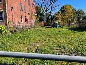 Lot available close to downtown Hartford.