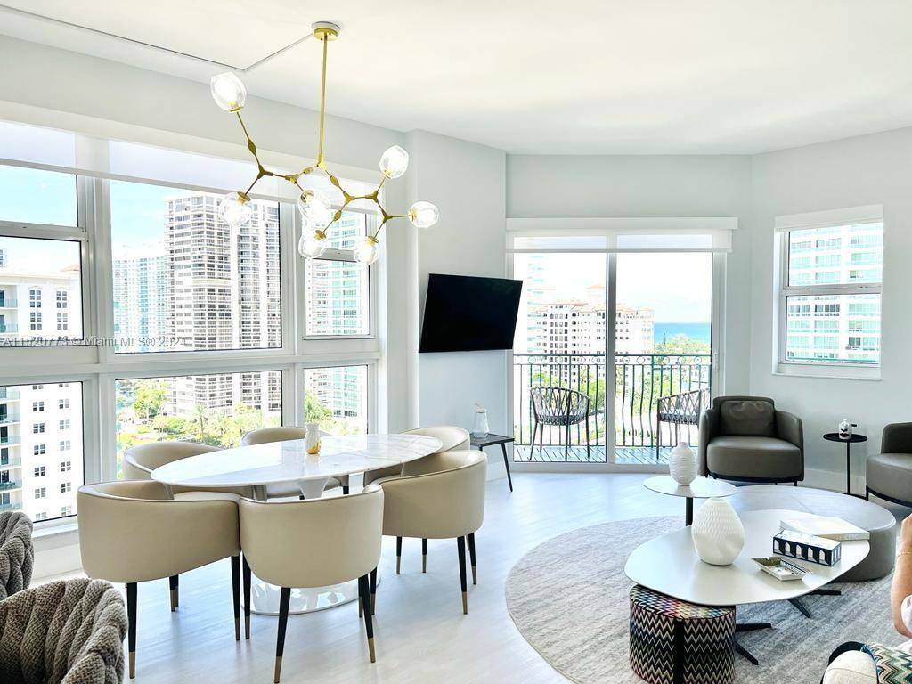Spectacular Penthouse unit located in the heart of Aventura.