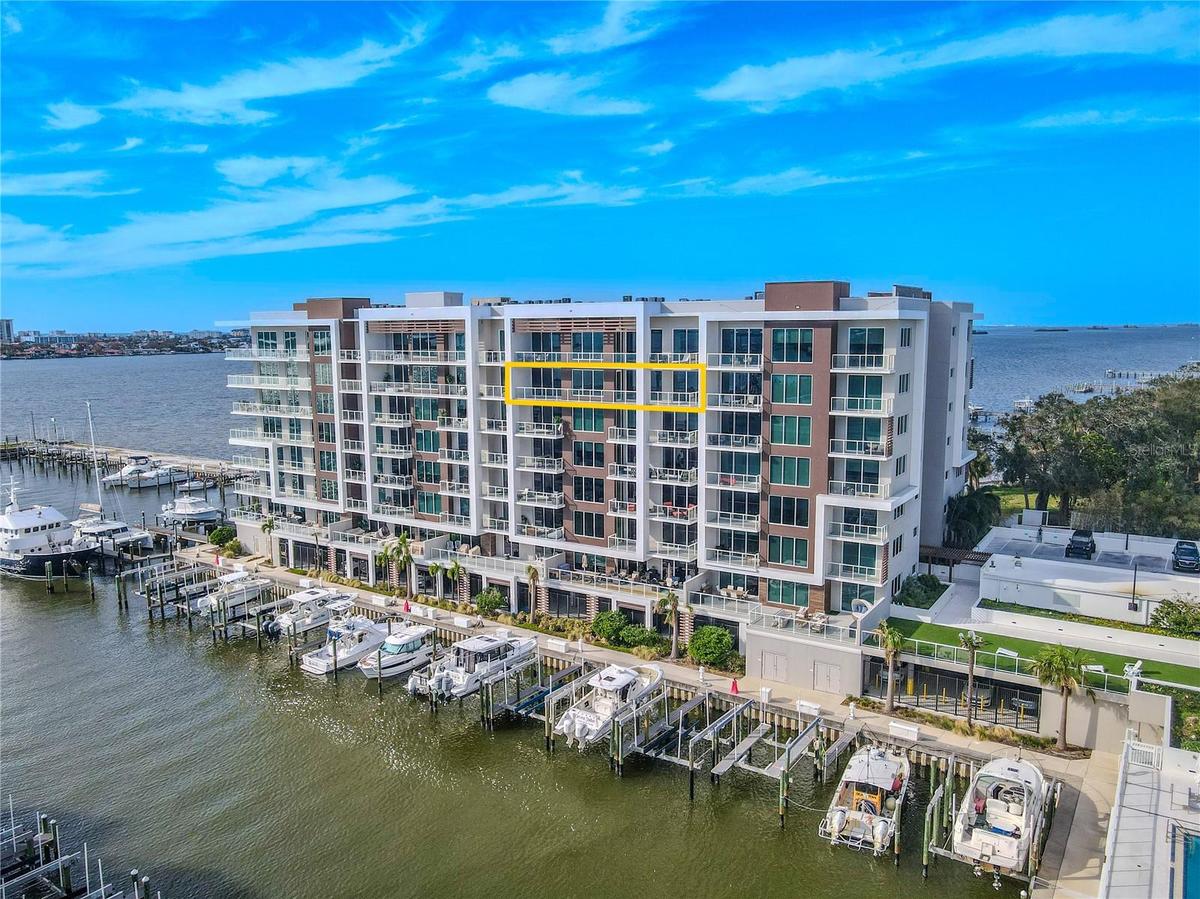 Perched on the 7th floor of Marina Bay 880, this 3-bedroom, 4-bath luxury penthouse-style residence showcases stunning panoramic views of the Intracoa