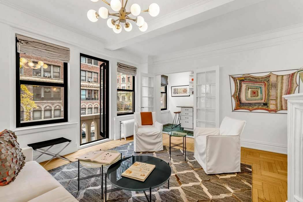 Picture Perfect Pre War in the Heart of Greenwich Village Welcome to unit 3G, a graceful one bedroom, one bathroom home located in prime Greenwich Village.