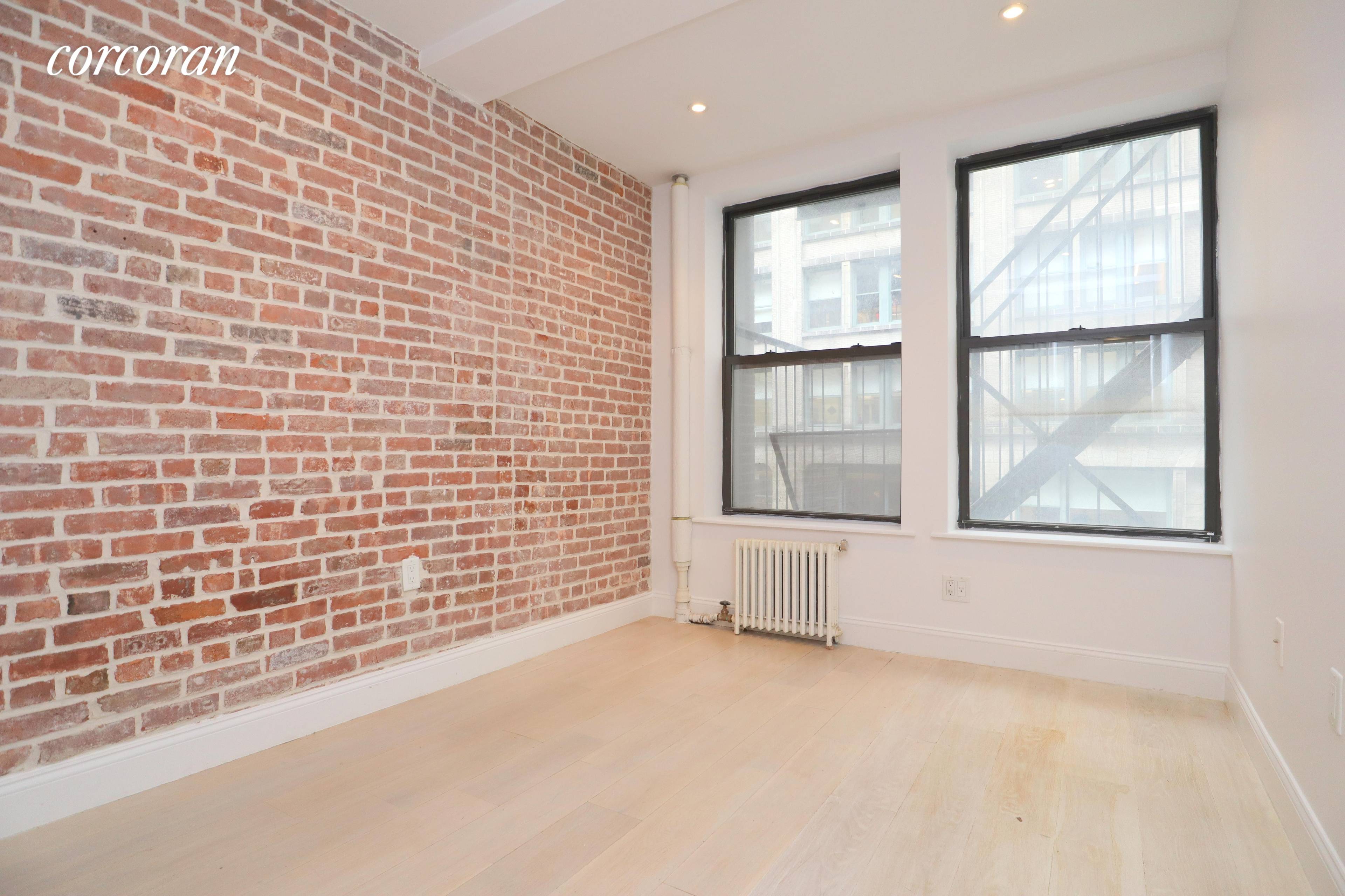 Modern 3 bed, 1 bath with laundry in unit, situated in elevator building, in heart of Flatiron, by many transportation options.