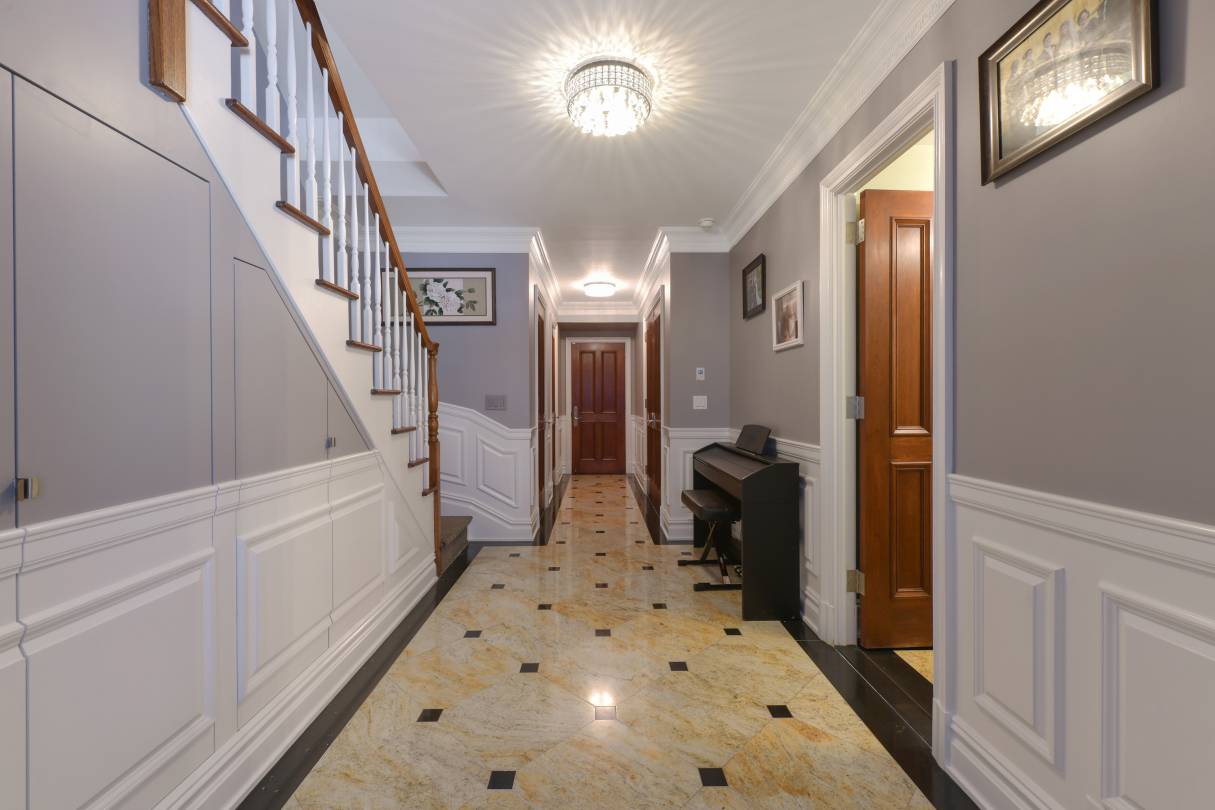 Welcome home to this enchanting single family, semi detached townhouse in Astoria Heights.