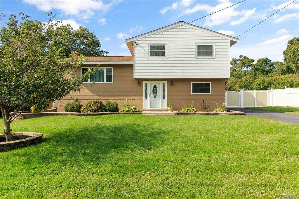 Inviting, Well Maintained Riverhead Split Level Ready For It's Next Chapter.