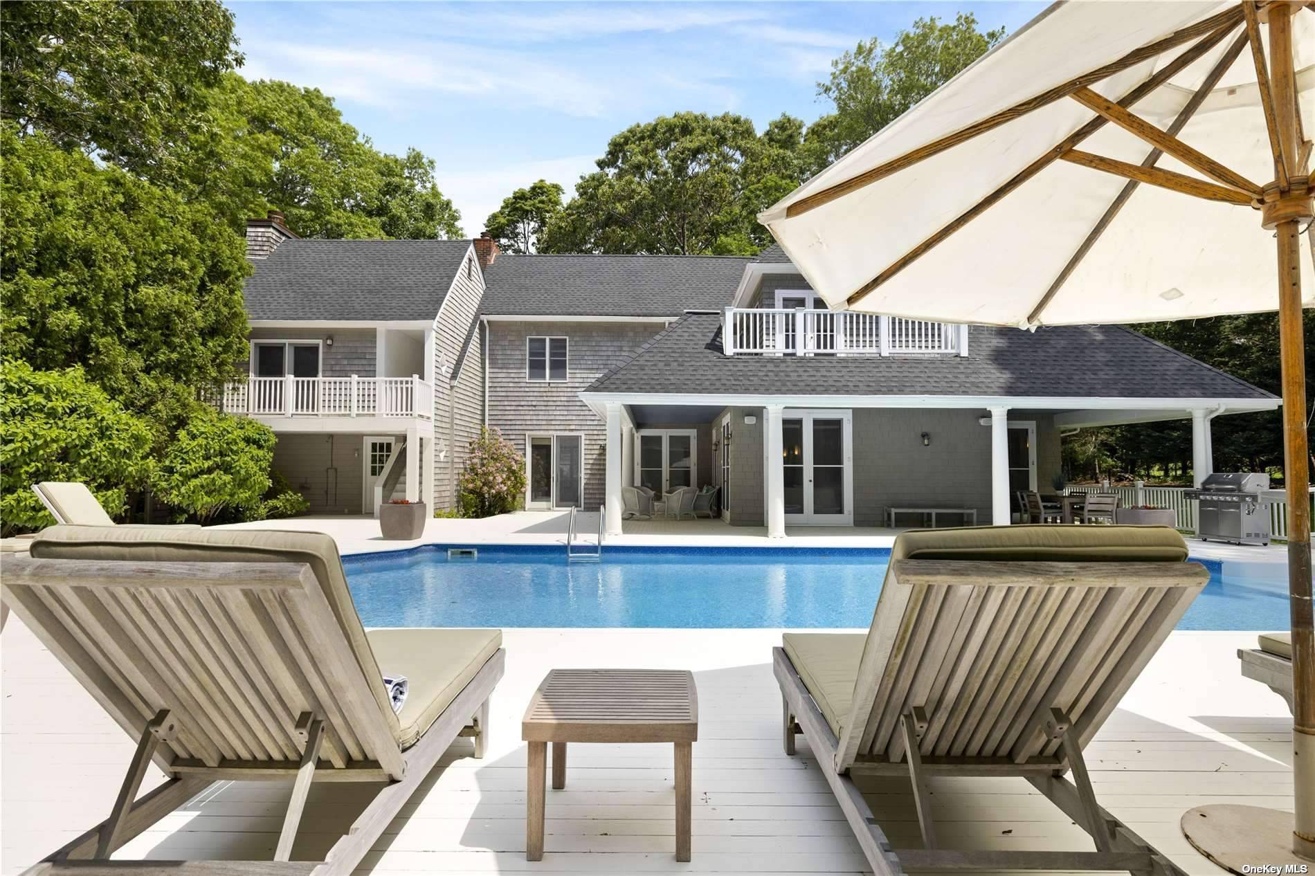 Escape to the breathtaking beauty of the Hamptons and indulge in the ultimate vacation experience !